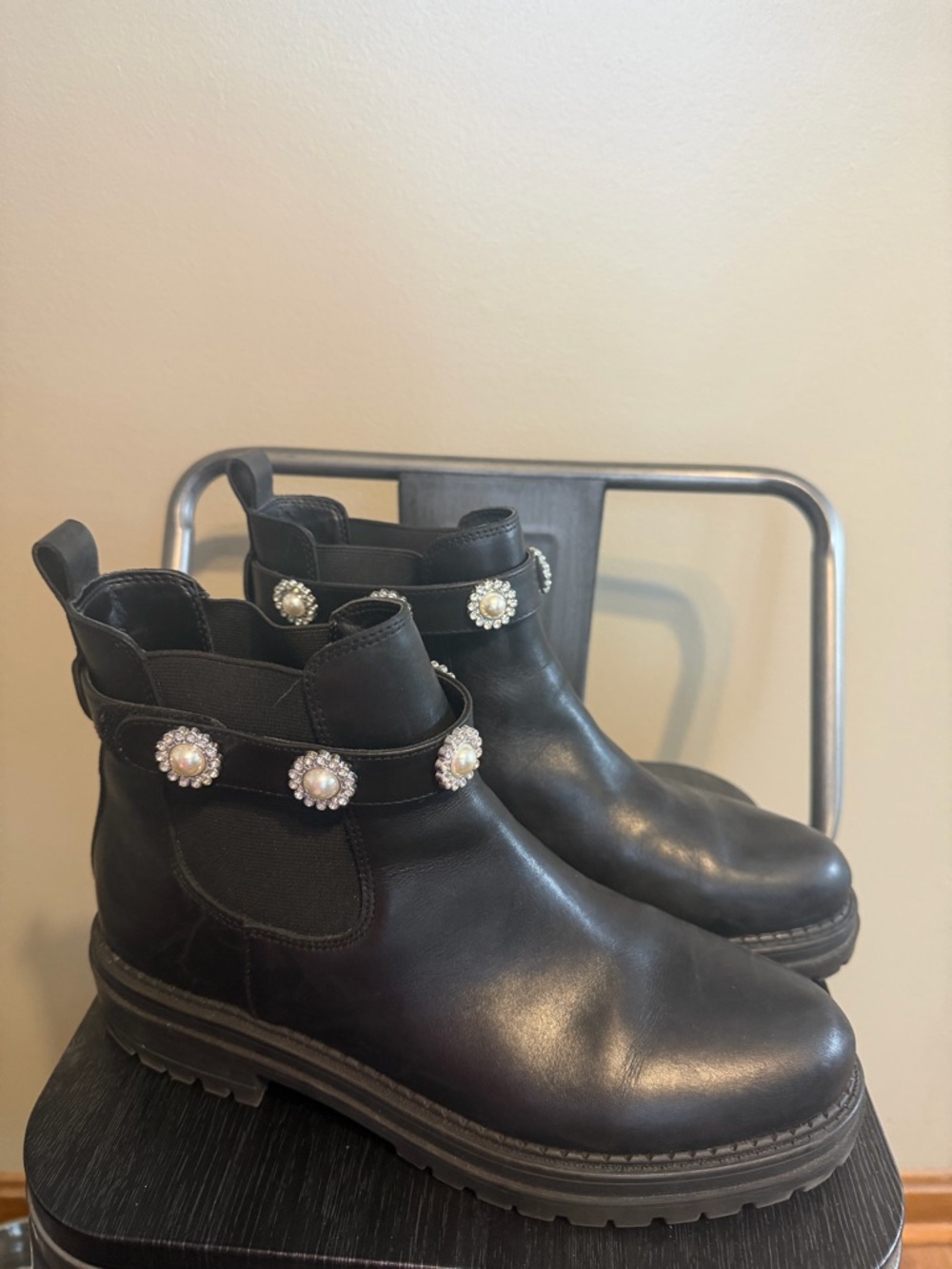 Copper Key Black Leather Chelsea Boots Pearl Strap Chunky Lug Sole Ankle Sz 9.5